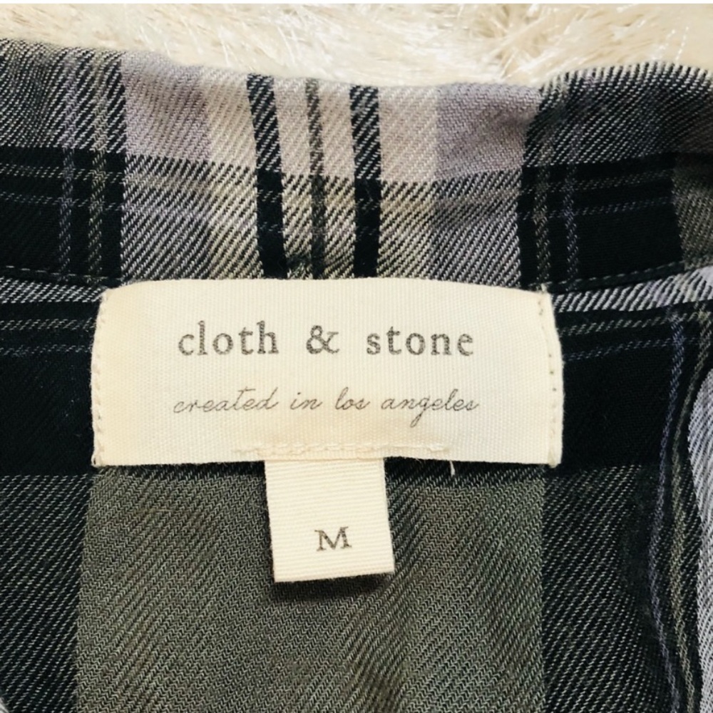 Cloth & stone - Picture 2 of 3